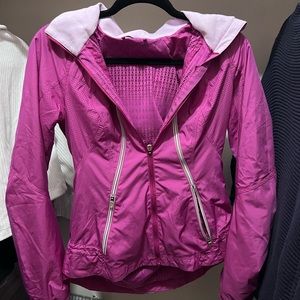 Lulu windbreaker size 4